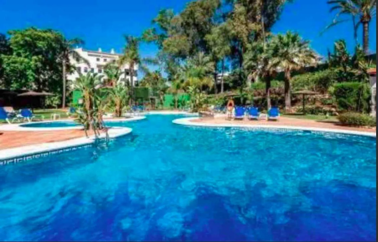 マルベーリャPuerto Banus With Private Gardenアパートメント